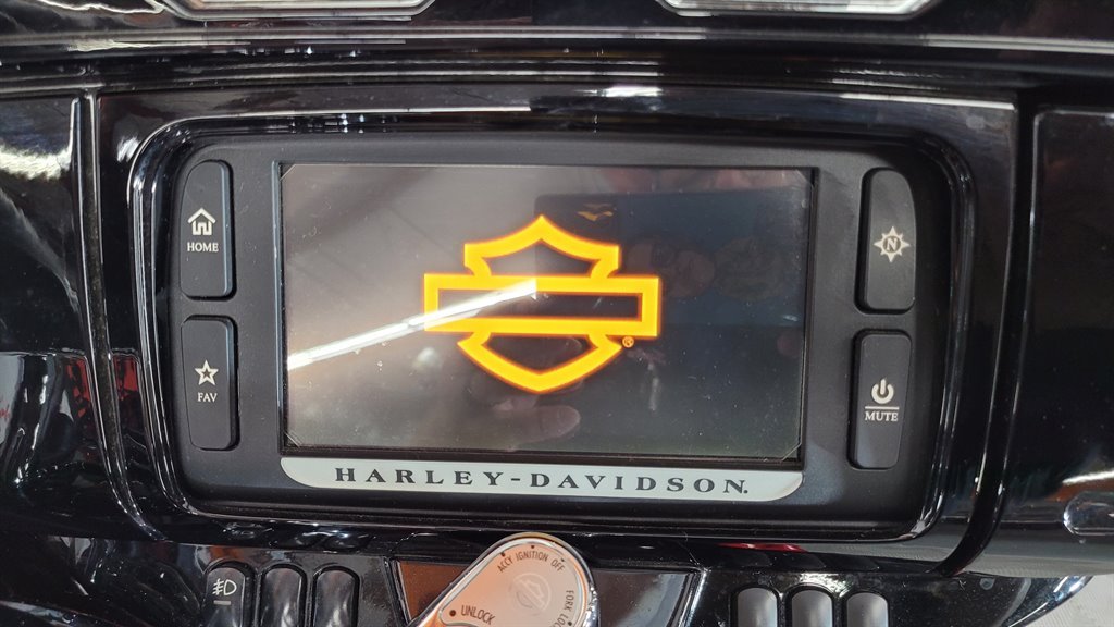 2017 Harley Davidson Ultra Limited Flhtk - $17,000