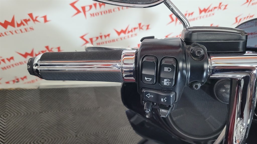 2017 Harley Davidson Ultra Limited Flhtk - $17,000