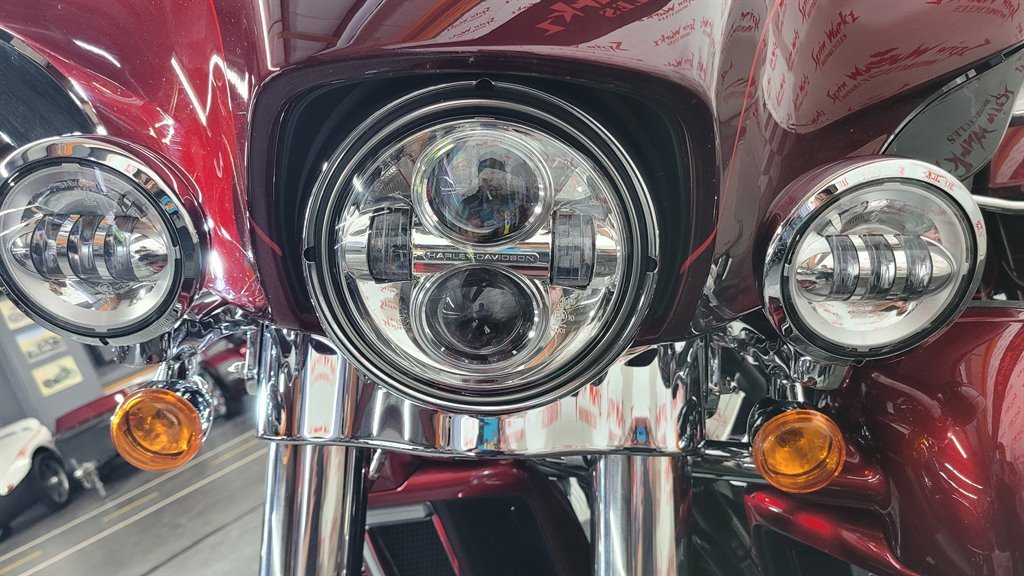 2017 Harley Davidson Ultra Limited Flhtk - $17,000