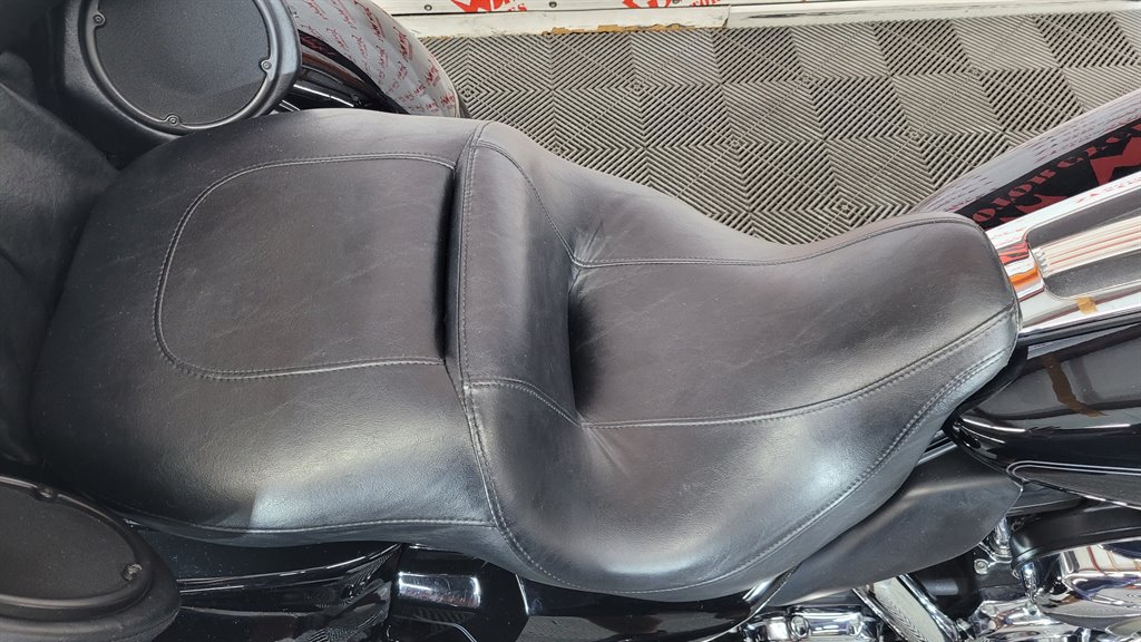 2011 Harley-davidson Electra Glide Ultra Classic - $23,000