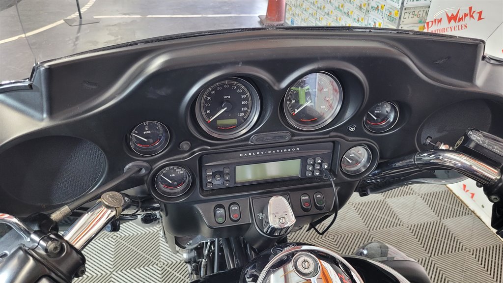 2011 Harley-davidson Electra Glide Ultra Classic - $23,000