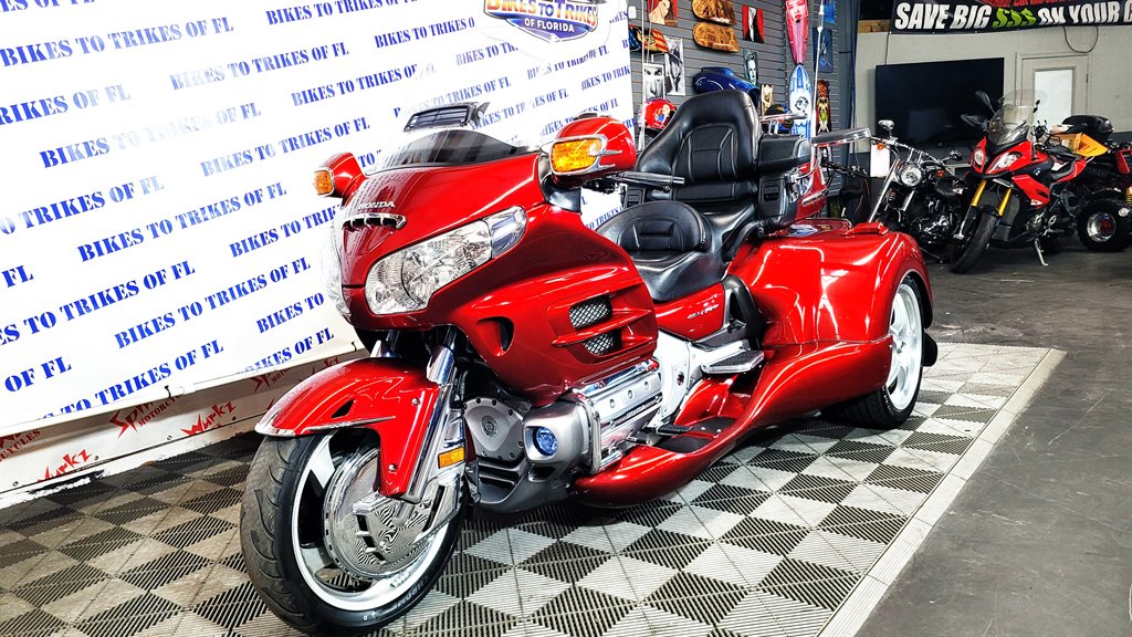 2010 Honda Gold Wing - $24,000