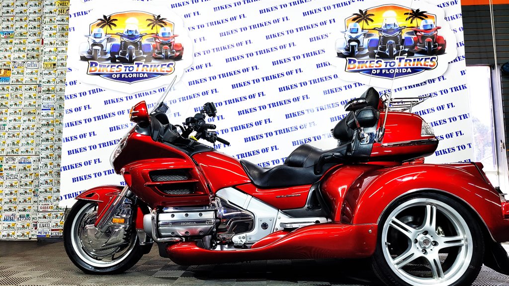 2010 Honda Gold Wing - $24,000