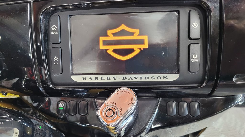 2017 Harley Davidson Ultra Limited Flhtk - $14,000