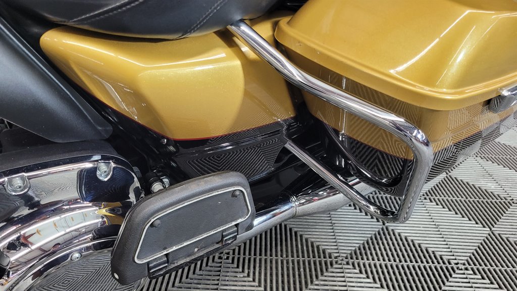 2017 Harley Davidson Ultra Limited Flhtk - $14,000
