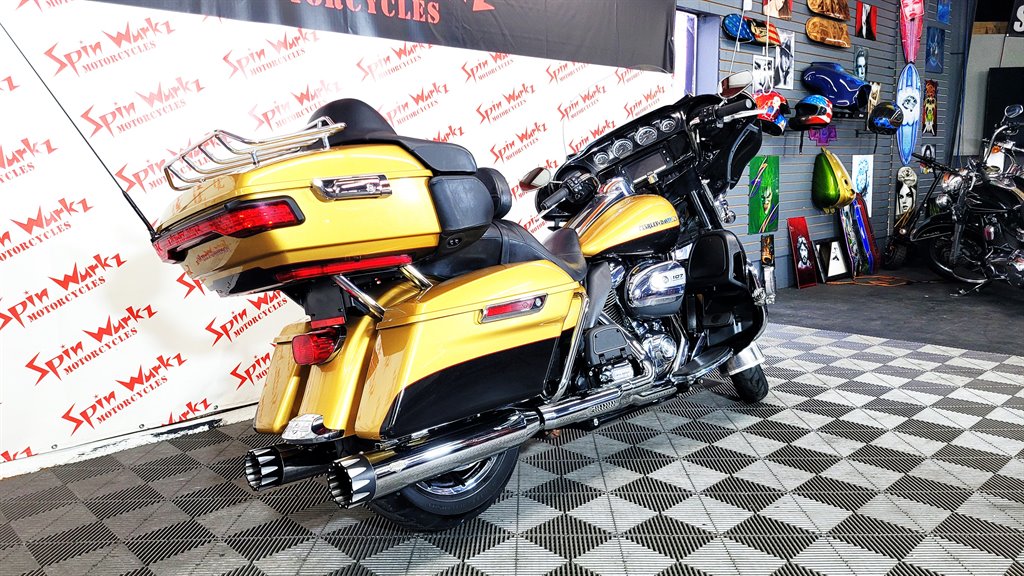 2017 Harley Davidson Ultra Limited Flhtk - $14,000