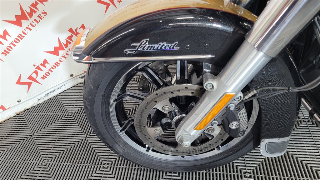 2017 Harley Davidson Ultra Limited Flhtk - $14,000