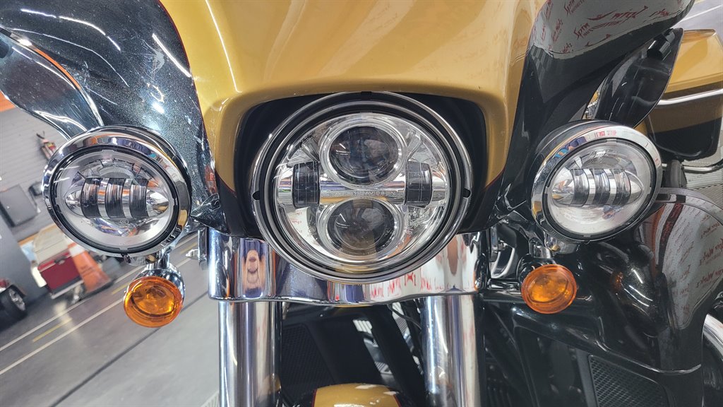 2017 Harley Davidson Ultra Limited Flhtk - $14,000