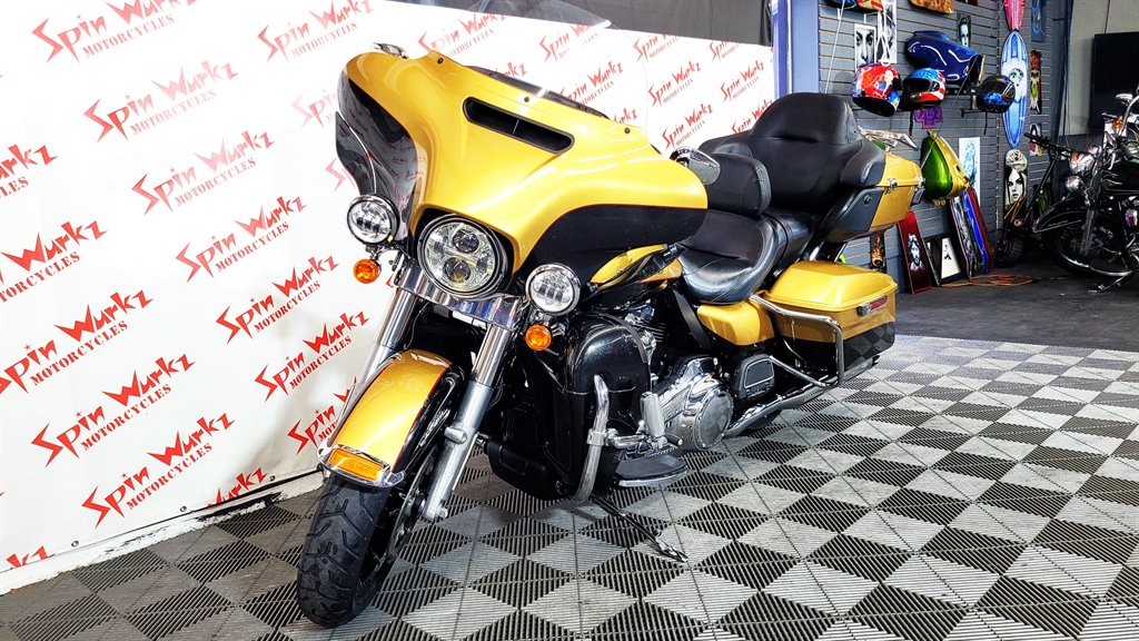 2017 Harley Davidson Ultra Limited Flhtk - $14,000