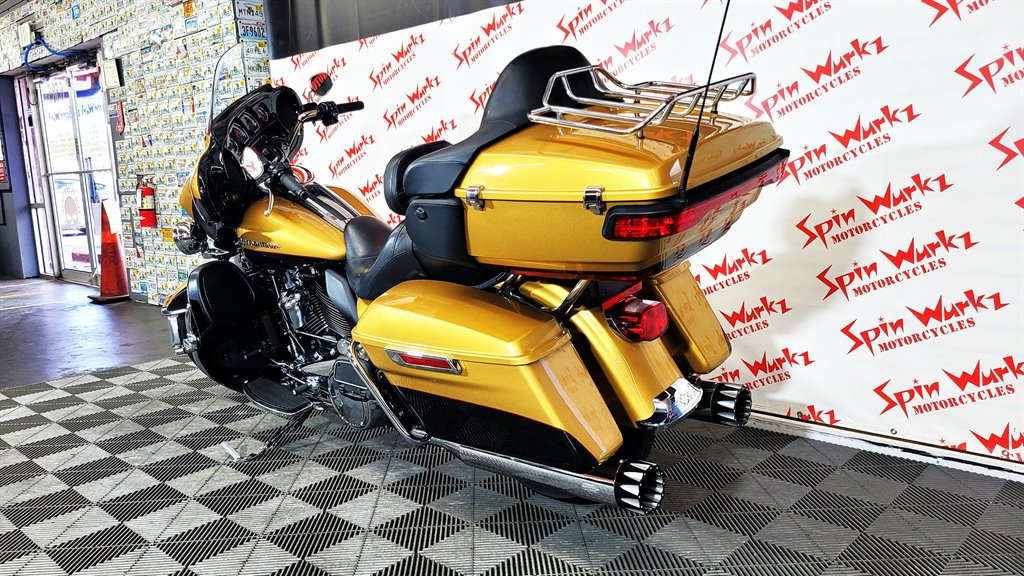 2017 Harley Davidson Ultra Limited Flhtk - $14,000