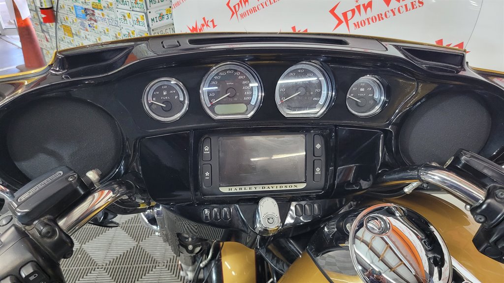 2017 Harley Davidson Ultra Limited Flhtk - $14,000