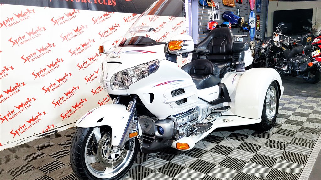 2008 Honda Gold Wing - $19,000