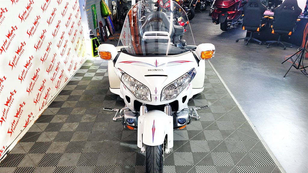 2008 Honda Gold Wing - $19,000