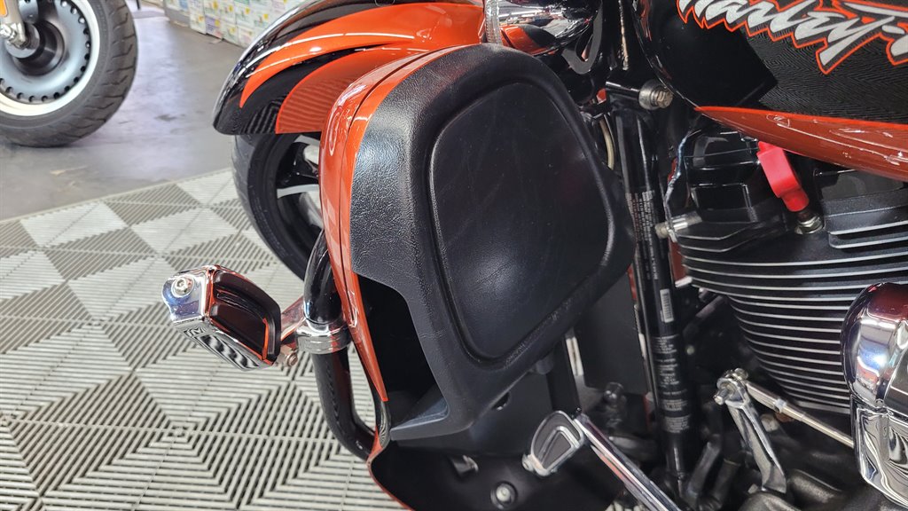 2017 Harley-davidson Cvo Street Glide - $26,000