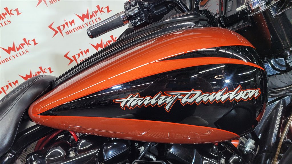 2017 Harley-davidson Cvo Street Glide - $26,000