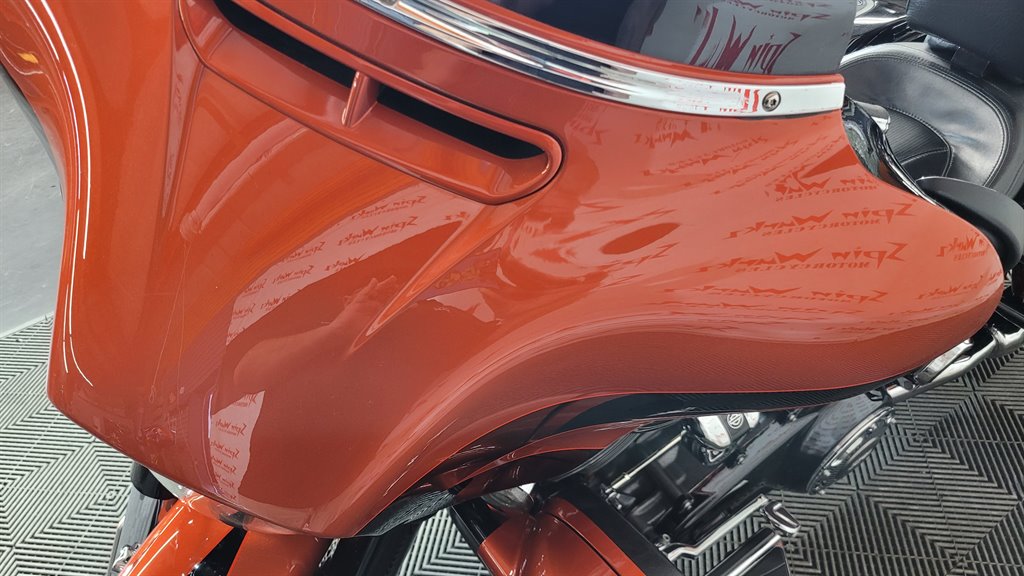 2017 Harley-davidson Cvo Street Glide - $26,000