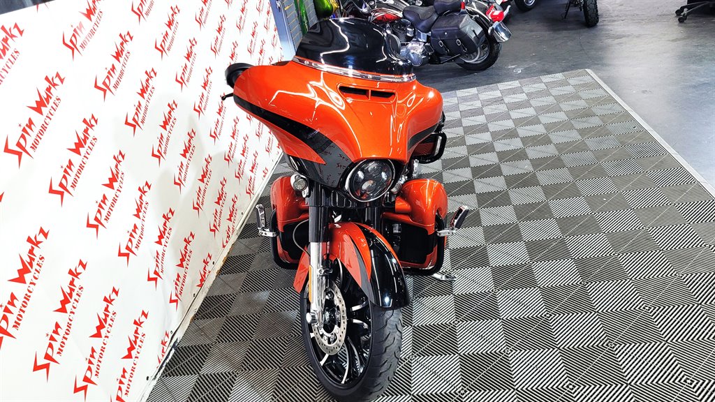 2017 Harley-davidson Cvo Street Glide - $26,000