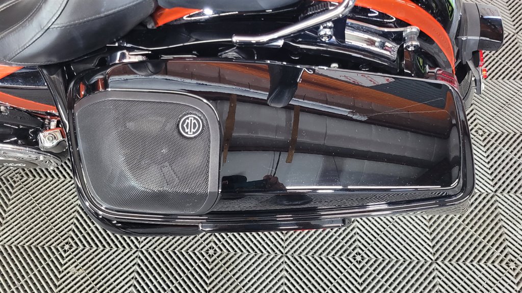 2017 Harley-davidson Cvo Street Glide - $26,000