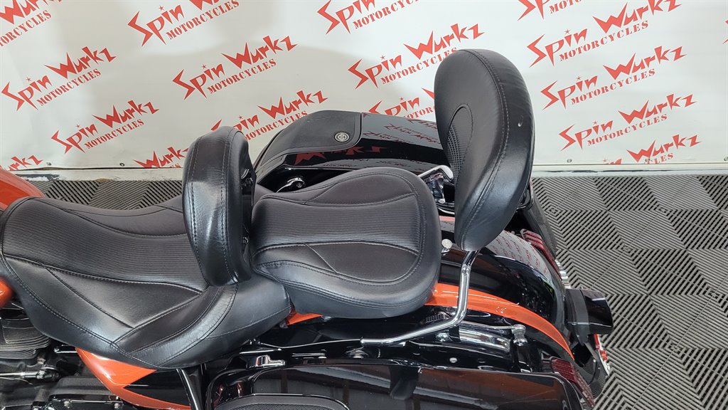 2017 Harley-davidson Cvo Street Glide - $26,000