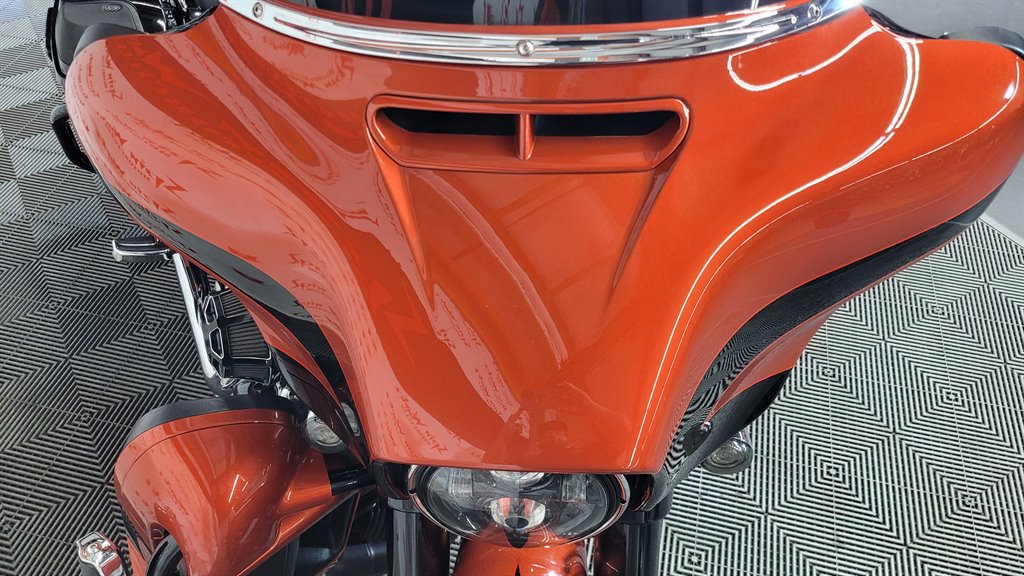 2017 Harley-davidson Cvo Street Glide - $26,000