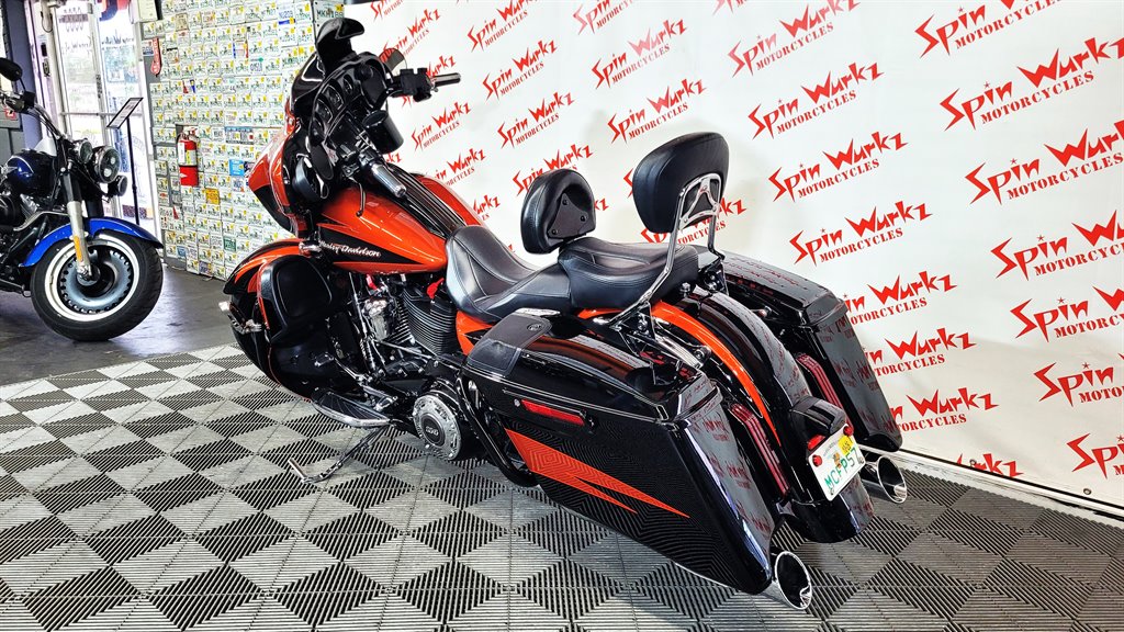 2017 Harley-davidson Cvo Street Glide - $26,000