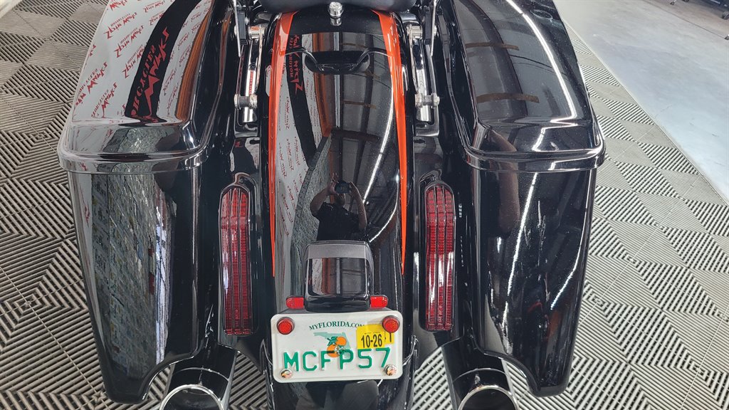 2017 Harley-davidson Cvo Street Glide - $26,000