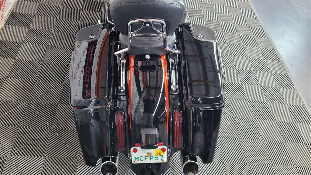 2017 Harley-davidson Cvo Street Glide - $26,000
