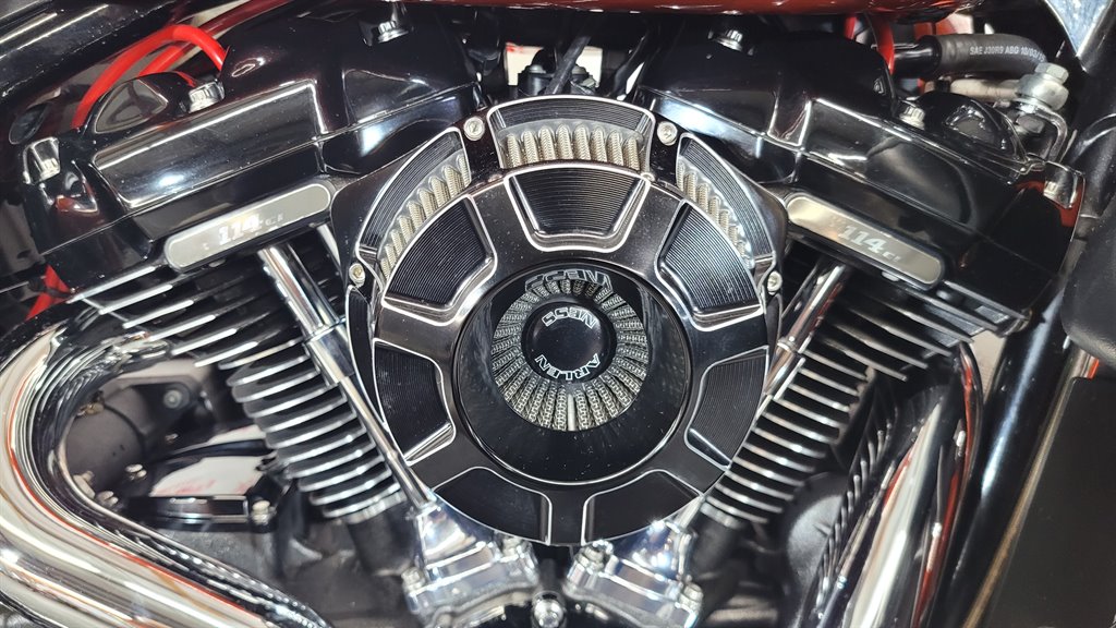 2017 Harley-davidson Cvo Street Glide - $26,000