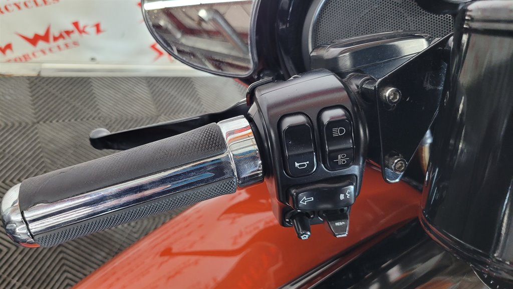 2017 Harley-davidson Cvo Street Glide - $26,000