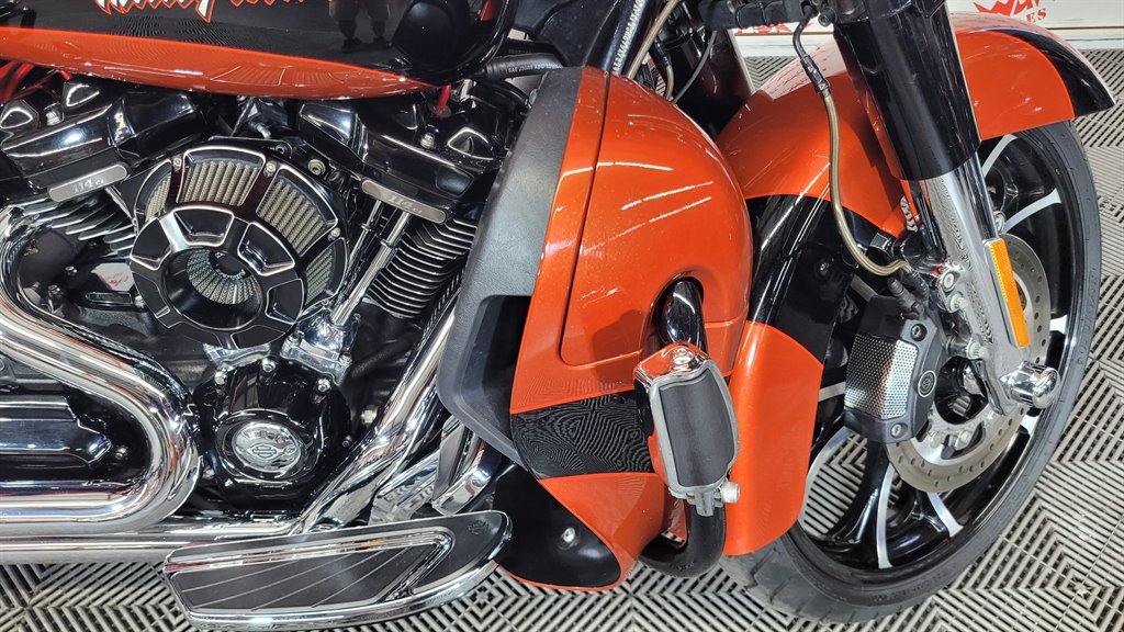 2017 Harley-davidson Cvo Street Glide - $26,000