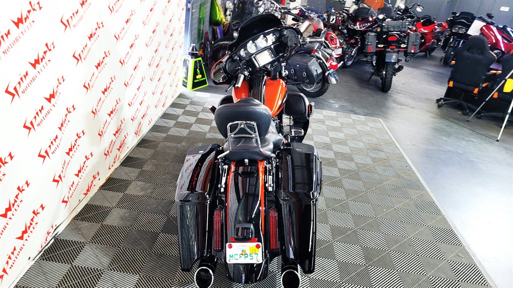 2017 Harley-davidson Cvo Street Glide - $26,000
