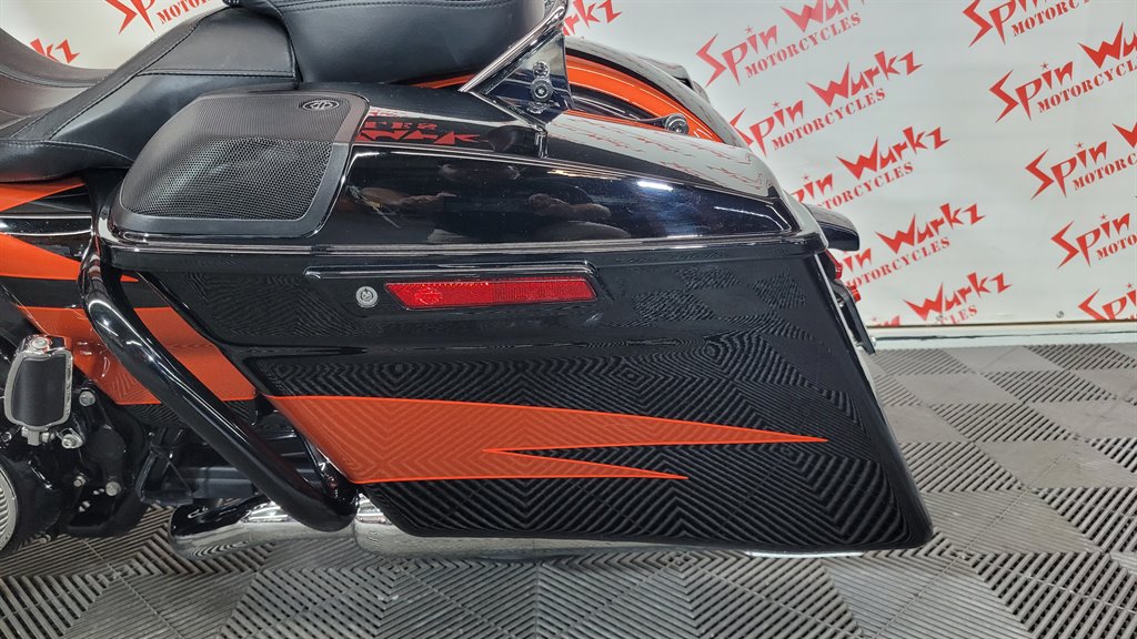 2017 Harley-davidson Cvo Street Glide - $26,000