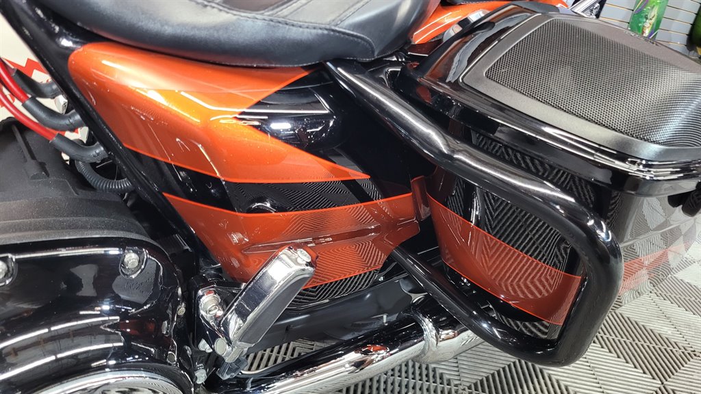 2017 Harley-davidson Cvo Street Glide - $26,000