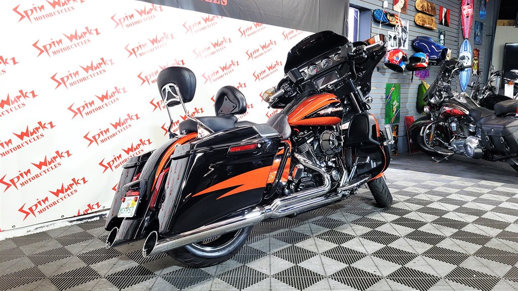 2017 Harley-davidson Cvo Street Glide - $26,000