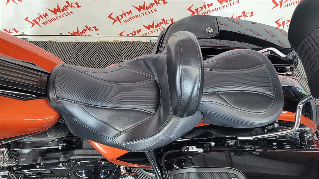 2017 Harley-davidson Cvo Street Glide - $26,000