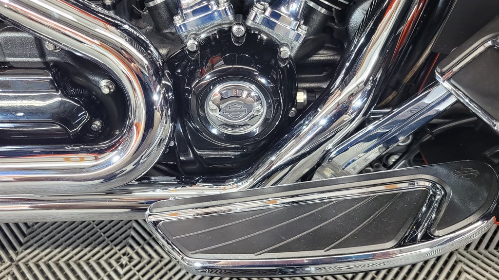 2017 Harley-davidson Cvo Street Glide - $26,000