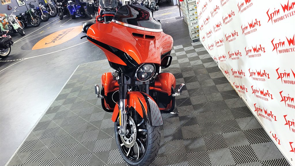 2017 Harley-davidson Cvo Street Glide - $26,000