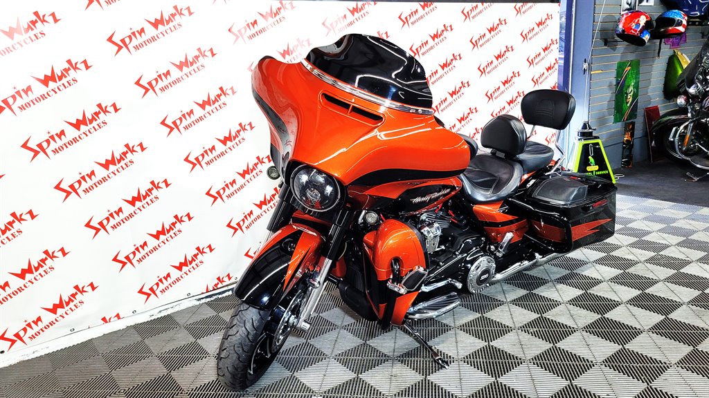 2017 Harley-davidson Cvo Street Glide - $26,000