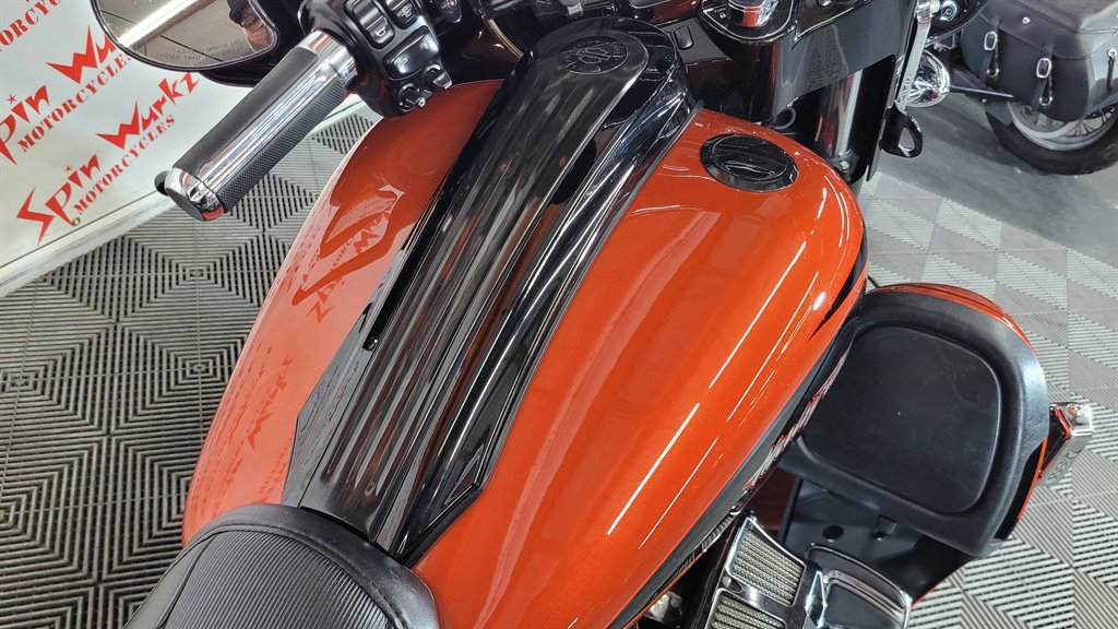 2017 Harley-davidson Cvo Street Glide - $26,000