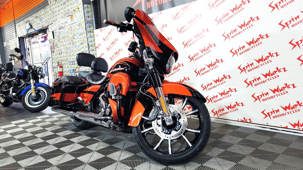 2017 Harley-davidson Cvo Street Glide - $26,000