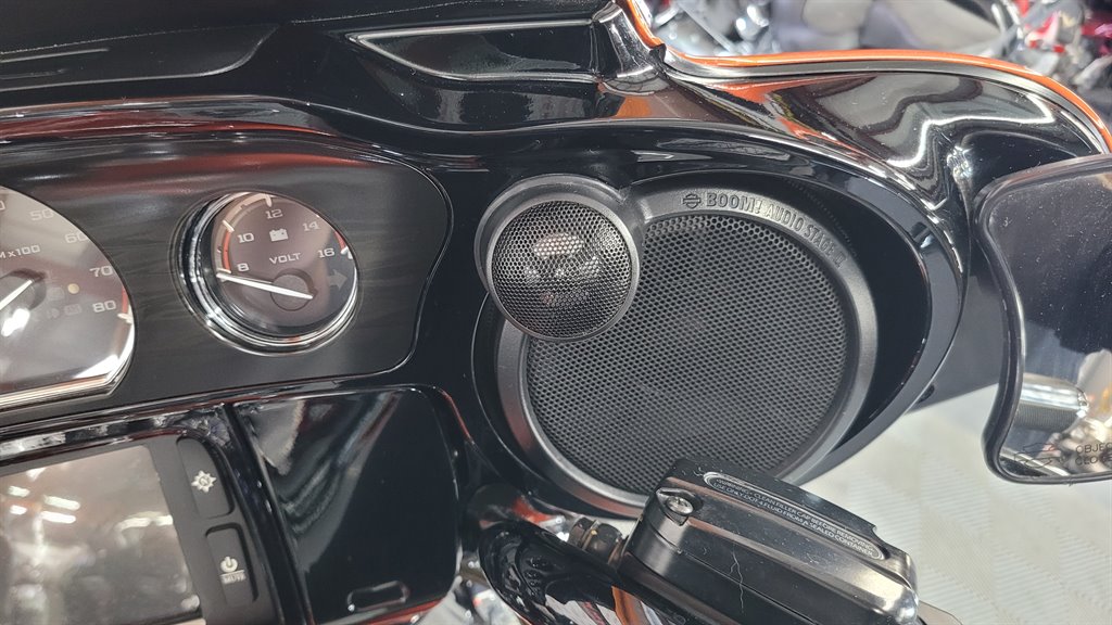 2017 Harley-davidson Cvo Street Glide - $26,000