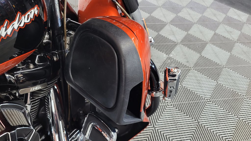 2017 Harley-davidson Cvo Street Glide - $26,000