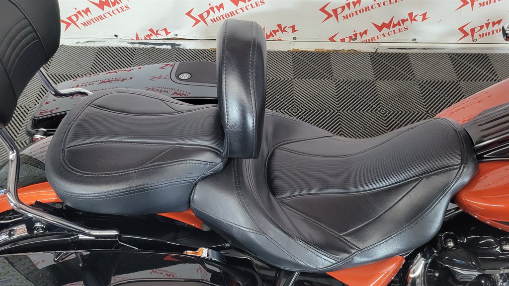 2017 Harley-davidson Cvo Street Glide - $26,000