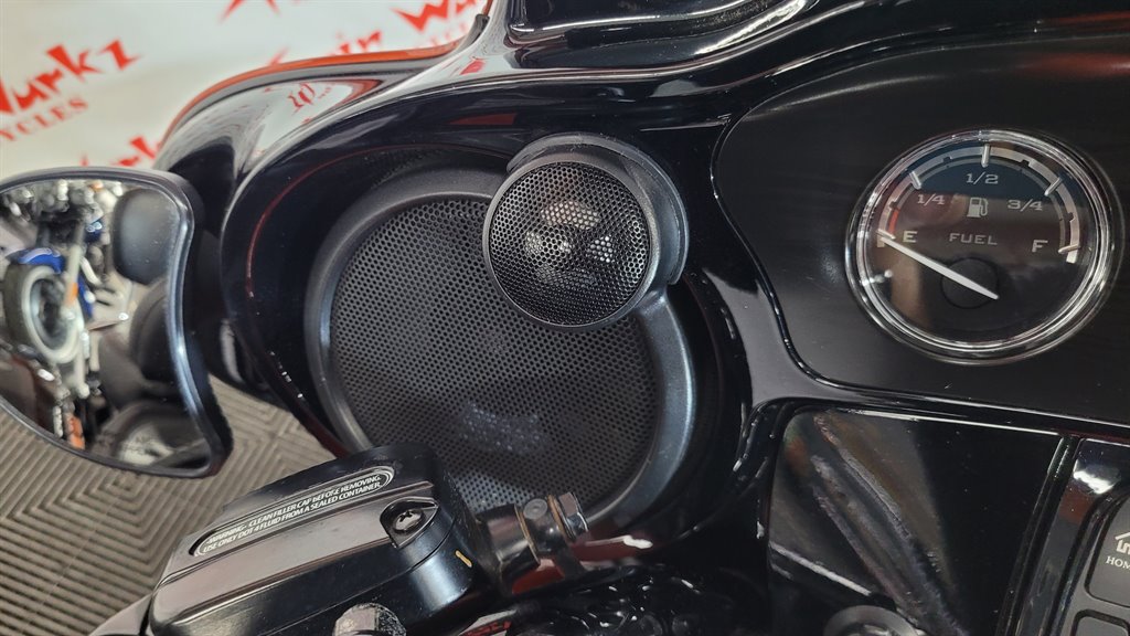 2017 Harley-davidson Cvo Street Glide - $26,000
