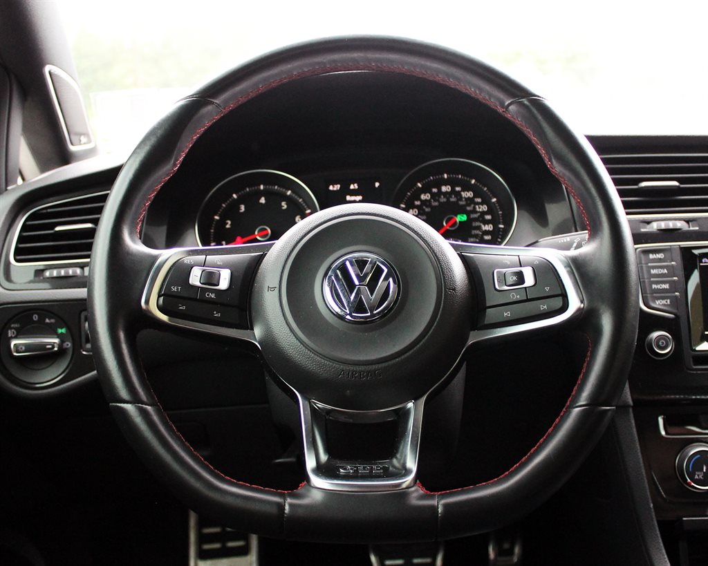 2015 Volkswagen GTI  24