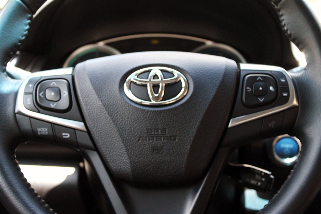 2016 Toyota Camry Hybrid XLE 21