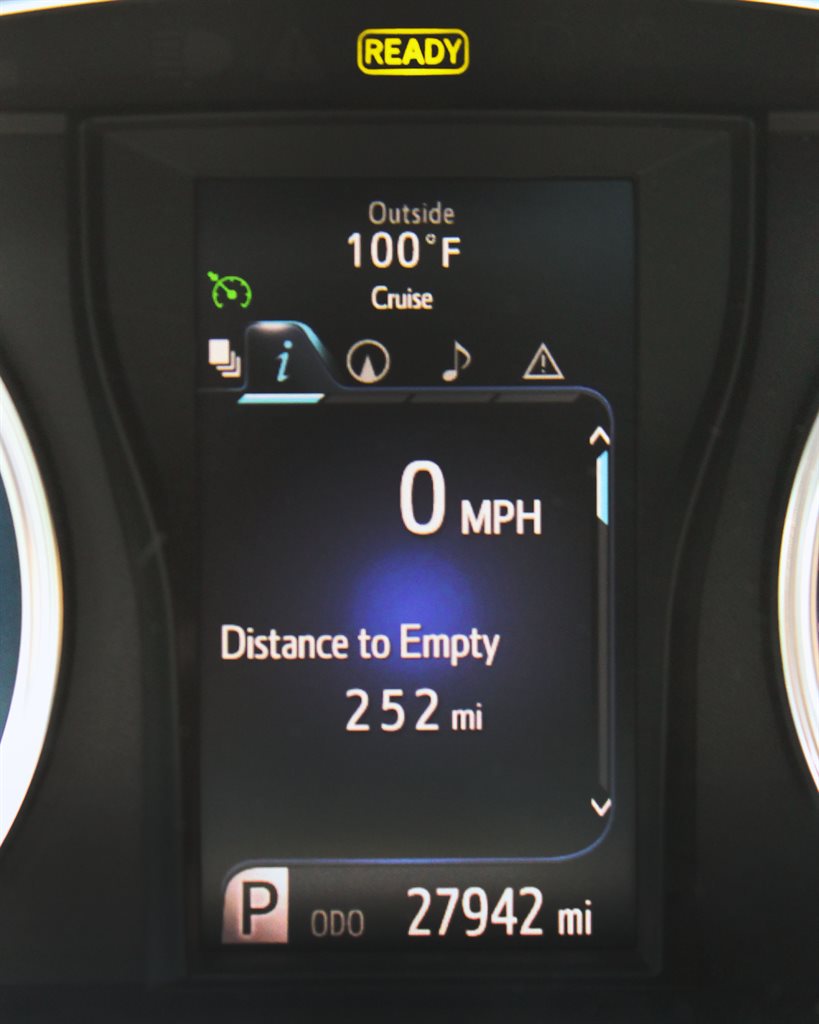2016 Toyota Camry Hybrid XLE 23