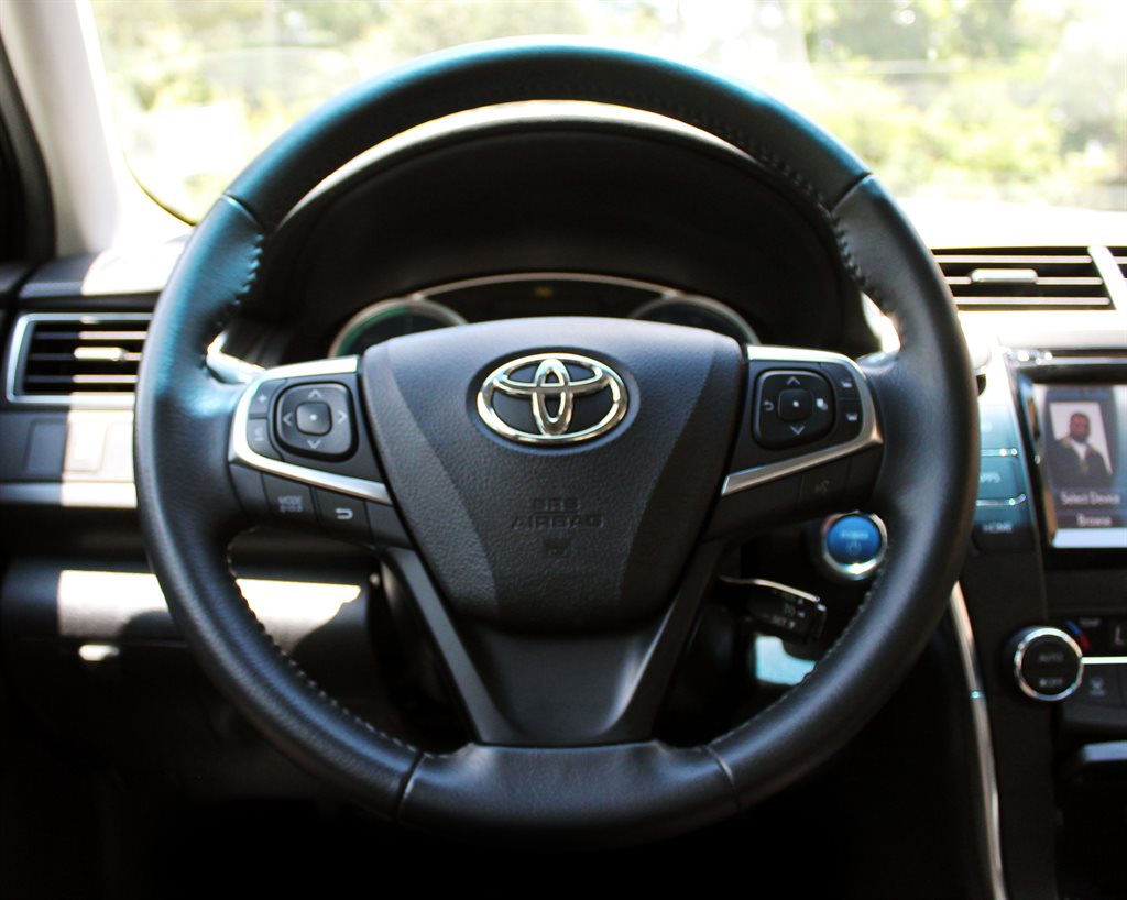 2016 Toyota Camry Hybrid XLE 20
