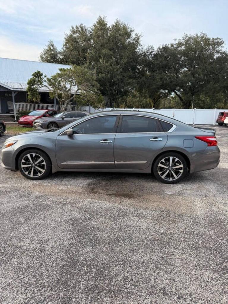 2016 Nissan Altima - $15,700