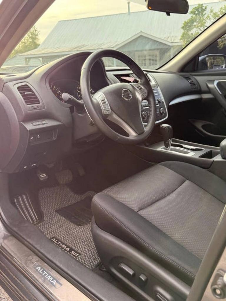 2016 Nissan Altima - $15,700